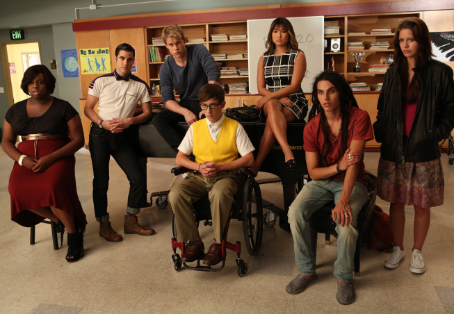 Still of Darren Criss, Kevin McHale, Melissa Benoist, Jenna Ushkowitz, Chord Overstreet, Samuel Larsen and Alex Newell in Glee (2009)