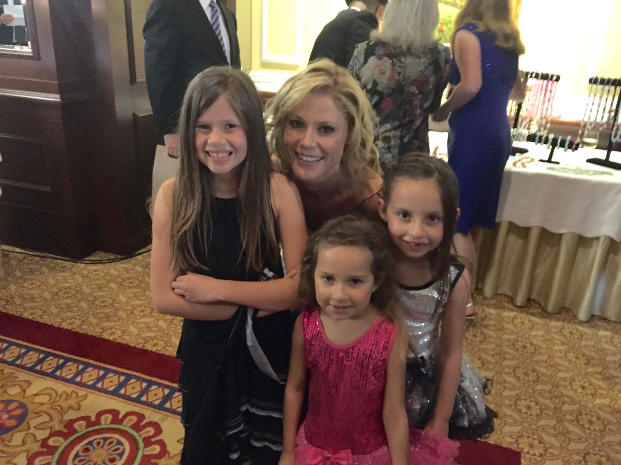 Sofie with Julie Bowen from Modern Family, her sister Shea and her friend Avery.
