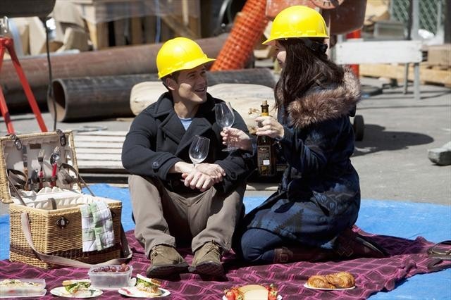 Still of Nick Zano and Casey Wilson in Happy Endings (2011)