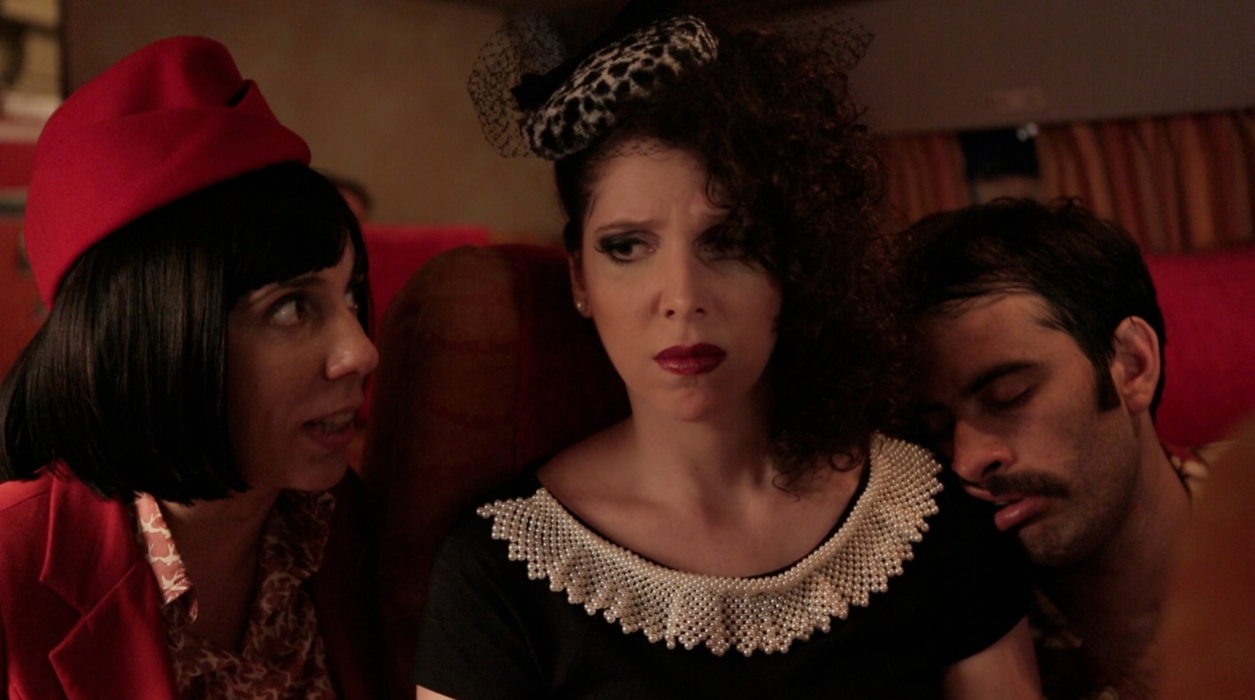 Still of Natalia Klein, Lucas Oradovschi and Juliana Guimaraes in Adoravel Psicose (2013)