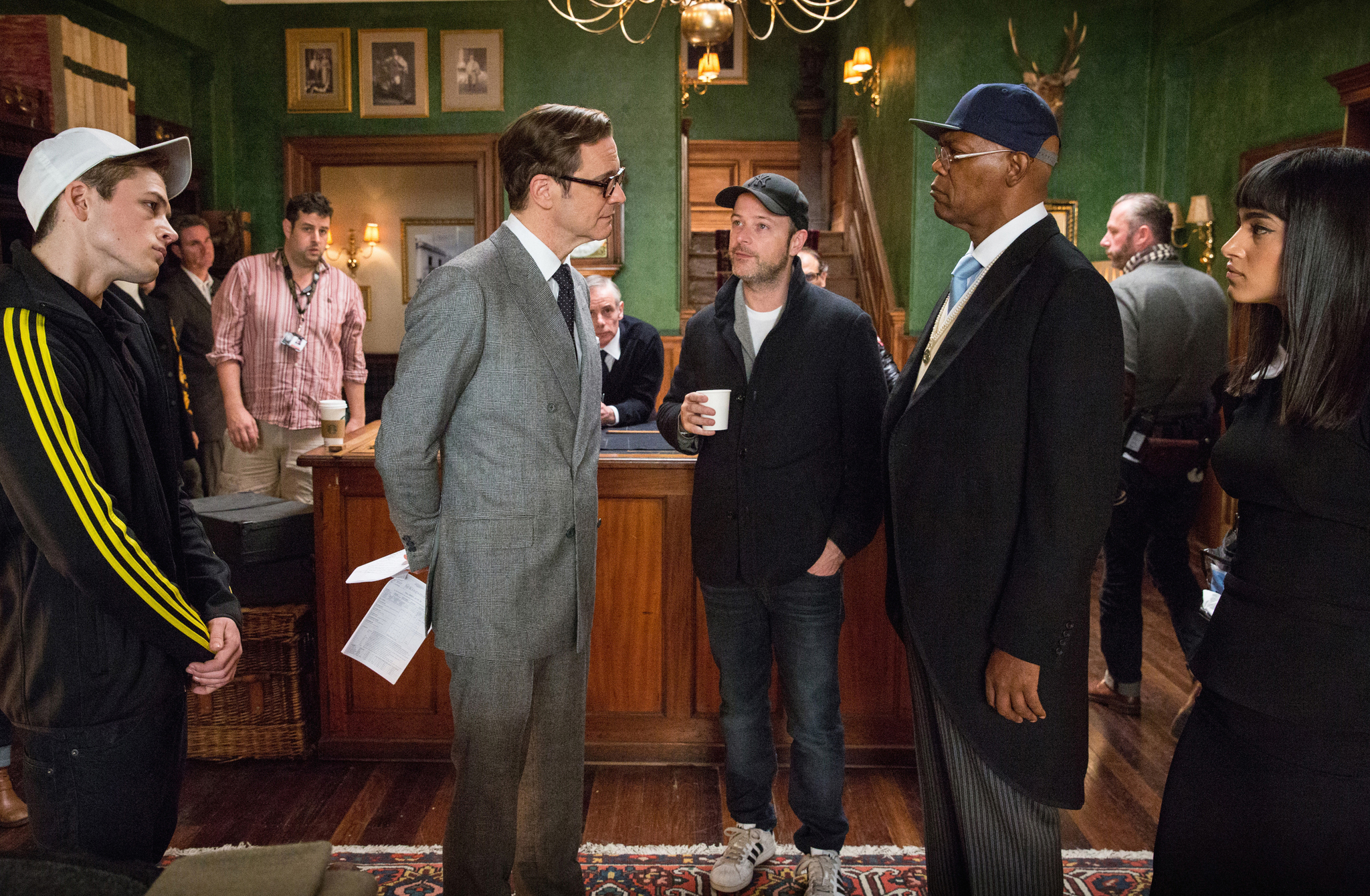 Still of Colin Firth, Samuel L. Jackson, Matthew Vaughn, Sofia Boutella, Secret Service and Taron Egerton in Kingsman. Slaptoji tarnyba (2014)