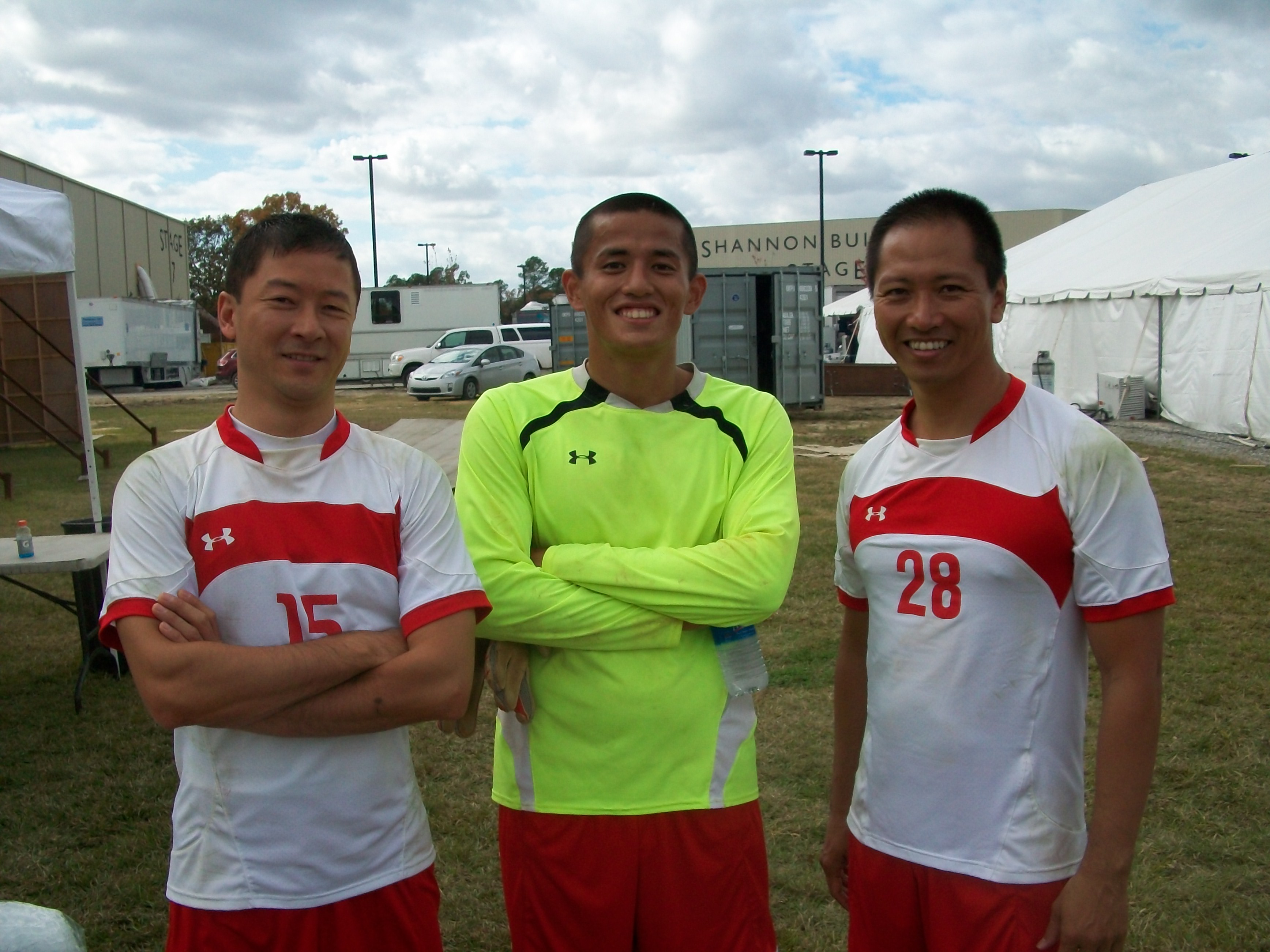 With Tadanobu Asano (L) and Leo Rogers (C) on set of Battleship