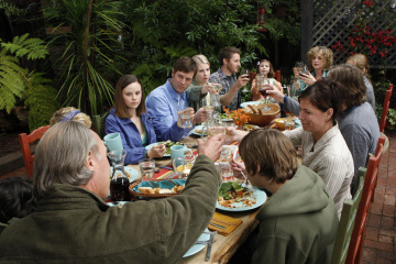 Still of Craig T. Nelson and Maura Tierney in Parenthood (2010)