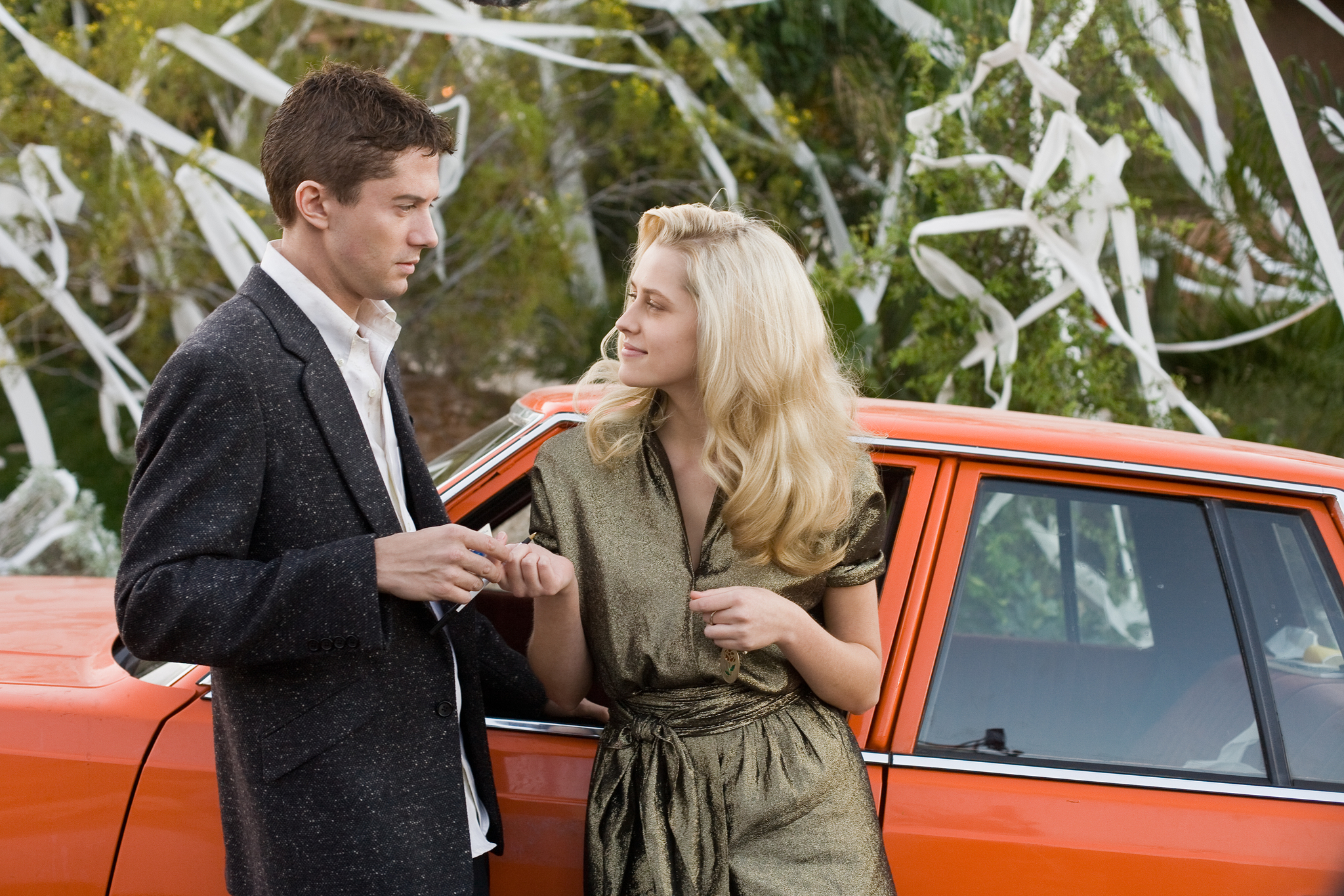 Still of Topher Grace and Teresa Palmer in Take Me Home Tonight (2011)