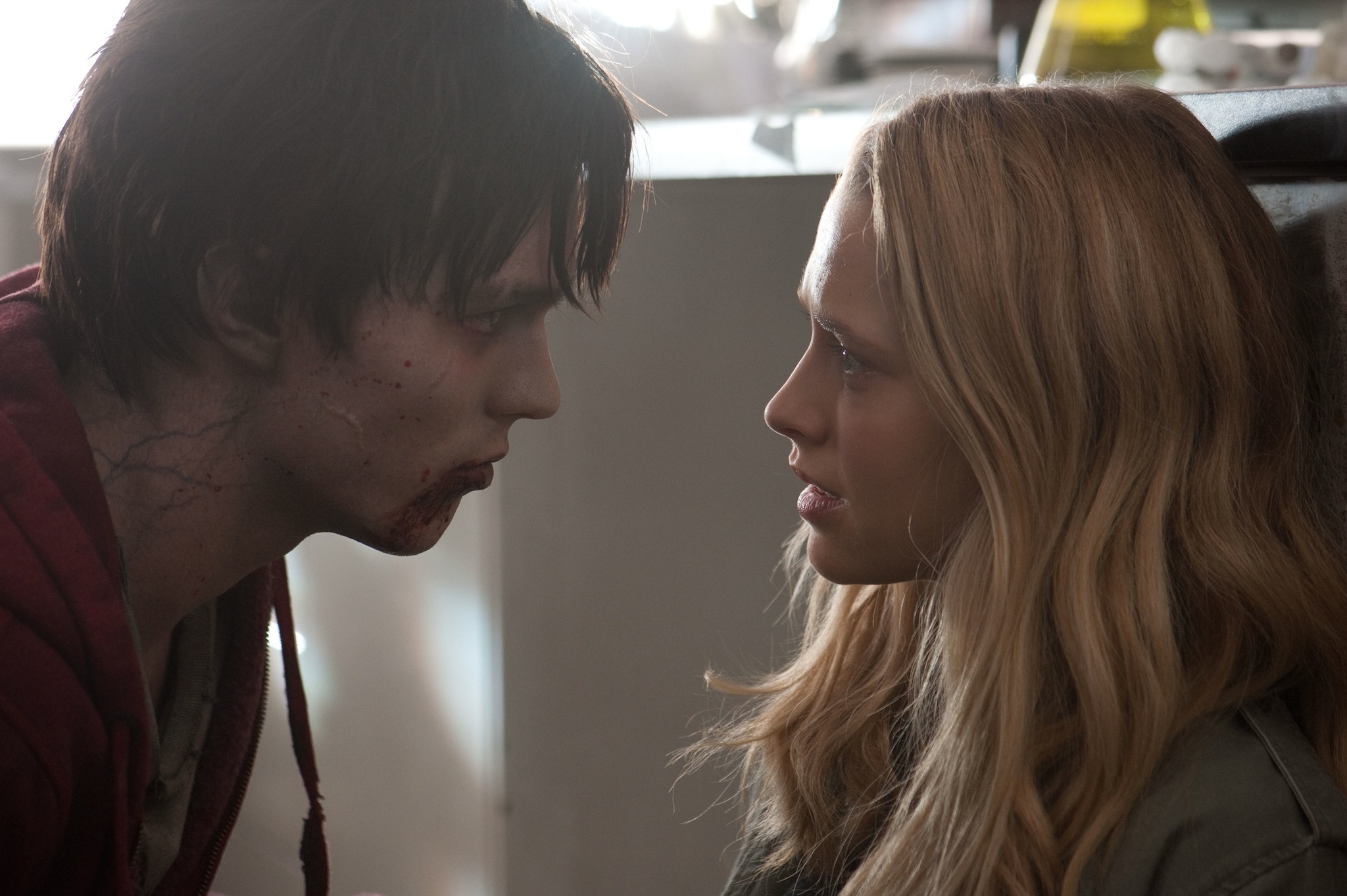 Still of Nicholas Hoult and Teresa Palmer in Silti kunai (2013)