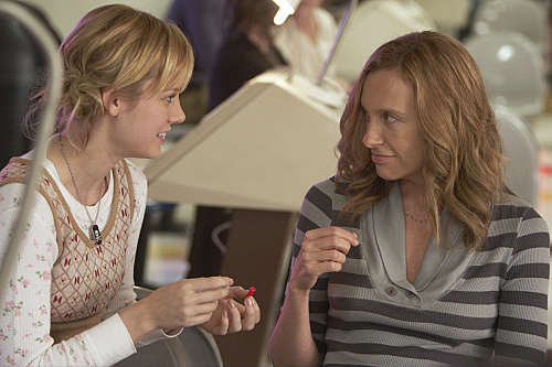 Still of Toni Collette and Brie Larson in United States of Tara (2009)