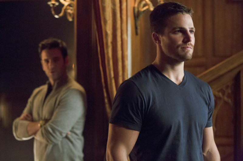 Still of Stephen Amell and Colin Donnell in Strele (2012)