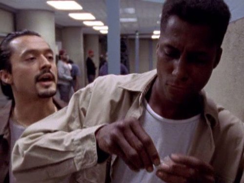 Still of Otto Sanchez and Michael Wright in Ozas (1997)