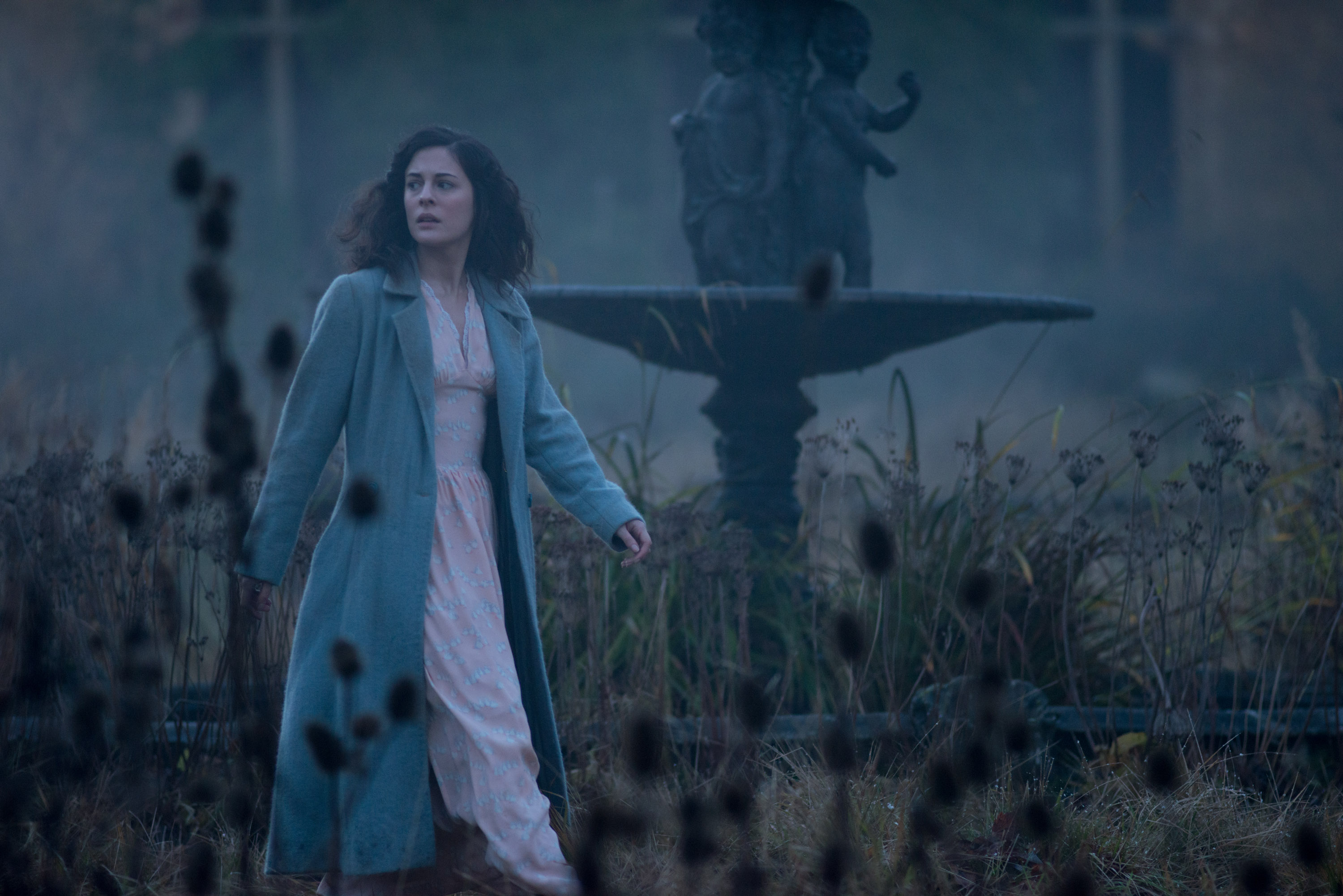 Still of Phoebe Fox in The Woman in Black 2: Angel of Death (2014)