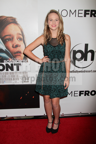 LAS VEGAS, NV - NOVEMBER 20: Lauren Suthers arrives at the premiere of HOMEFRONT at Planet Hollywood Resort & Casino on November 20, 2013 in Las Vegas, Nevada.