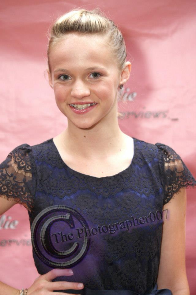 Lauren Suthers arrives on the Red Carpet Concert event benefiting St. Jude Children's Hospital, Save the Smiles Event in Glendale, CA 9-22-12
