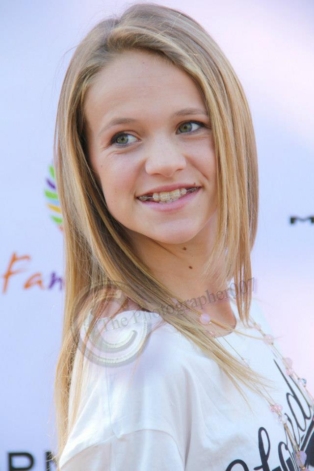 STUDIO CITY, CA - OCTOBER 28: Lauren Suthers arrives at The T.J. Martell Foundation 4th Annual Family Day LA on October 28, 2012 in Studio City, California.