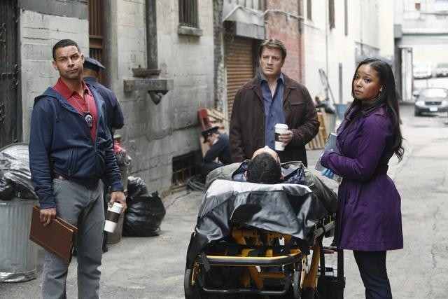 Still of Jon Huertas, Tamala Jones, Nathan Fillion and Riccardo LeBron in Kastlas (2009)