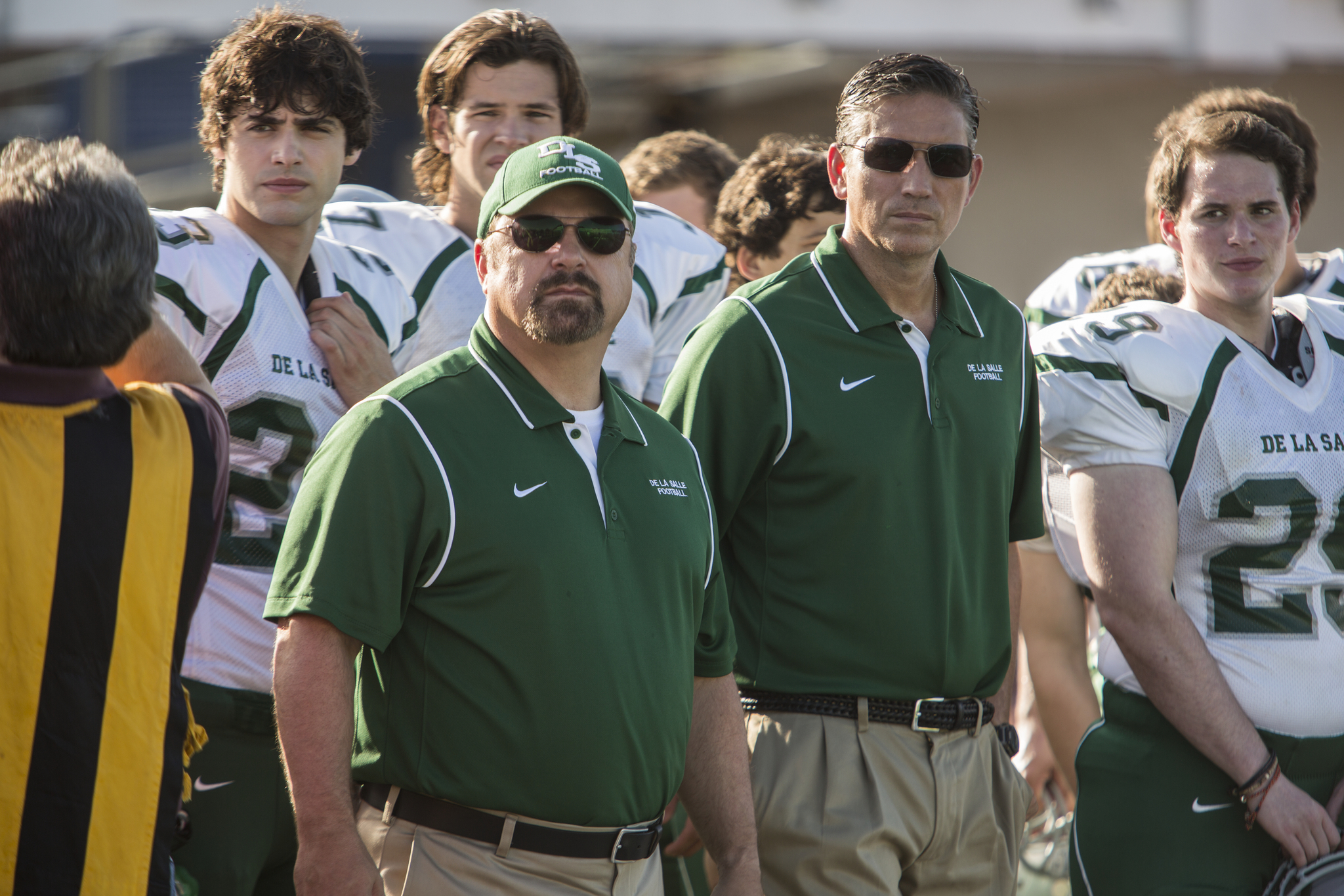 Still of Jim Caviezel, Michael Chiklis and Matthew Daddario in When the Game Stands Tall (2014)