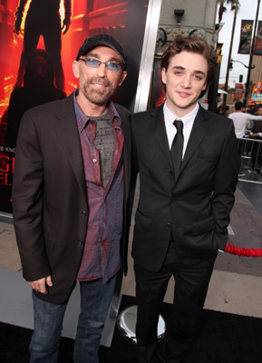 Jackie Earle Haley and Kyle Gallner at event of Kosmaras Guobu gatveje (2010)