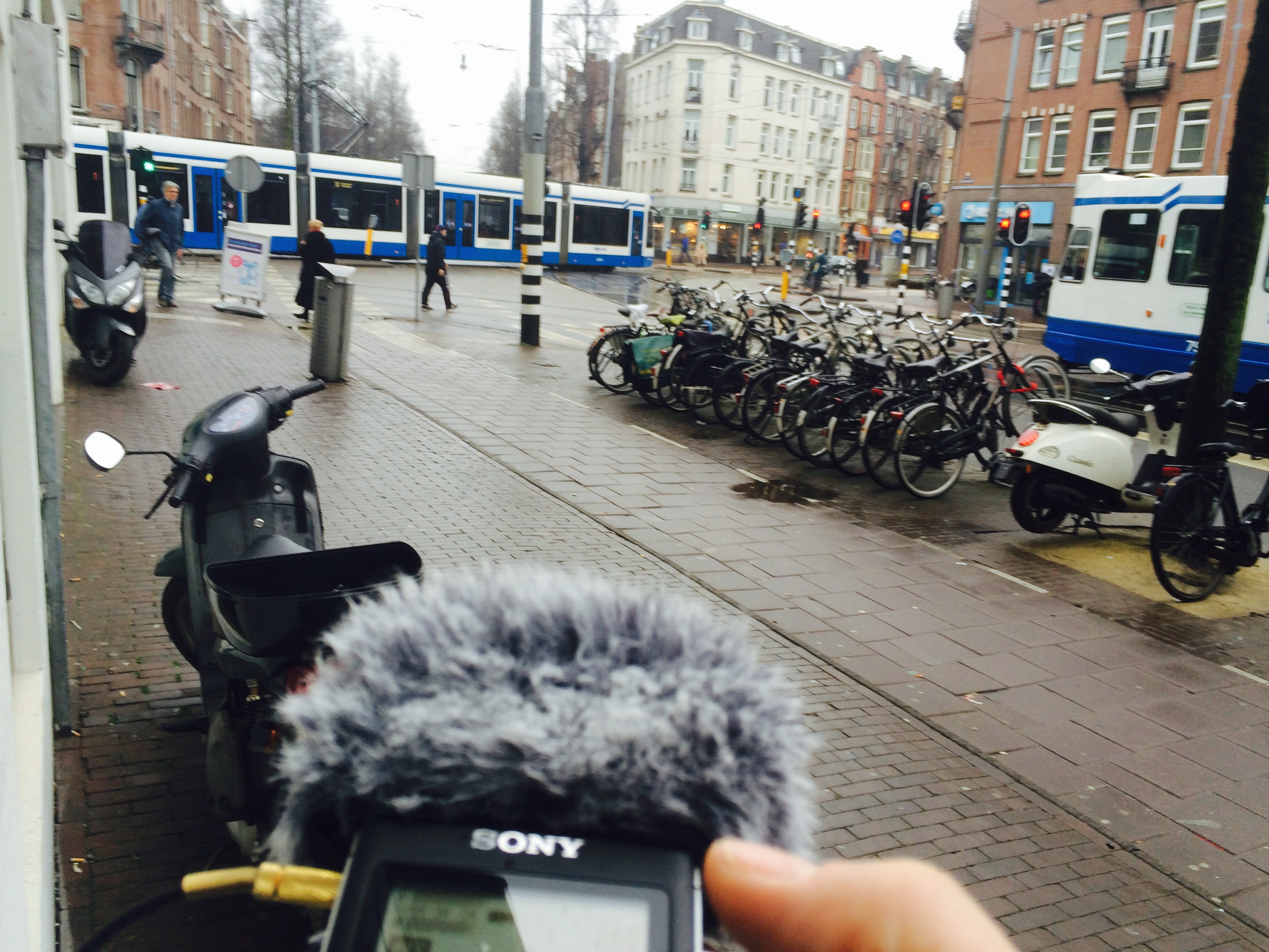 recording streetnoise in Amsterdam, used in Schneider vs Bax, 'interior Mertens'