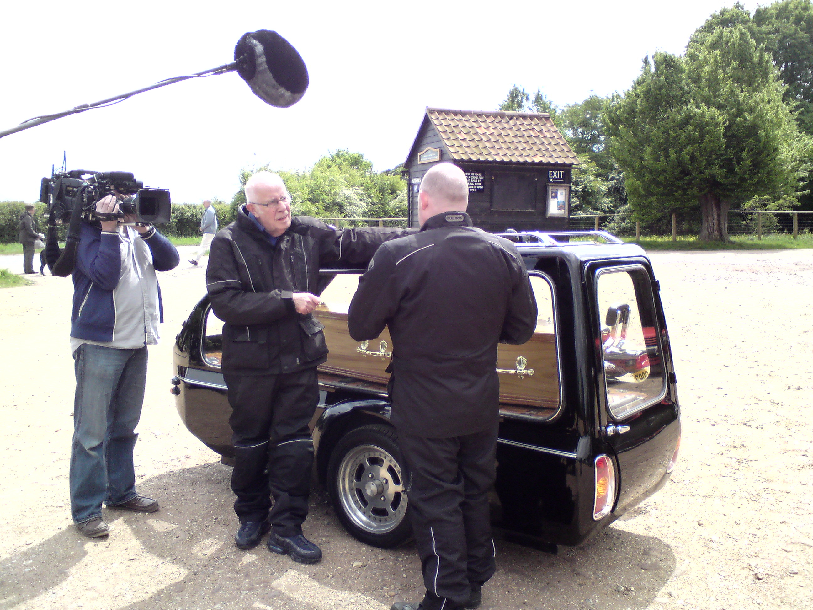 Paul filming with Richard Wilson for BBC1's 'Two Feet in the Grave.'