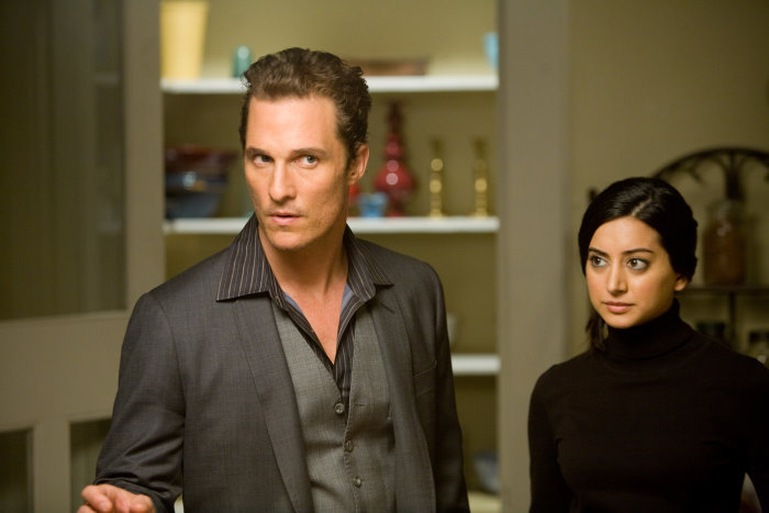 Still of Matthew McConaughey and Noureen DeWulf in Ghosts of Girlfriends Past (2009)