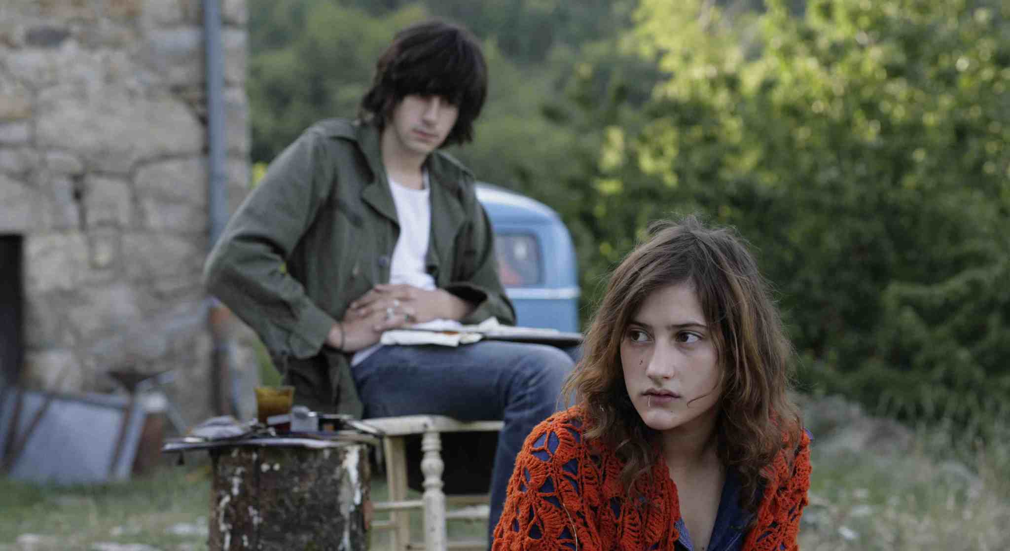 Still of Lola Créton and Clément Métayer in Après mai (2012)