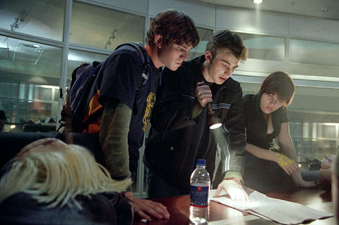 Still of Chris Evans, Scarlett Johansson and Bryan Greenberg in The Perfect Score (2004)