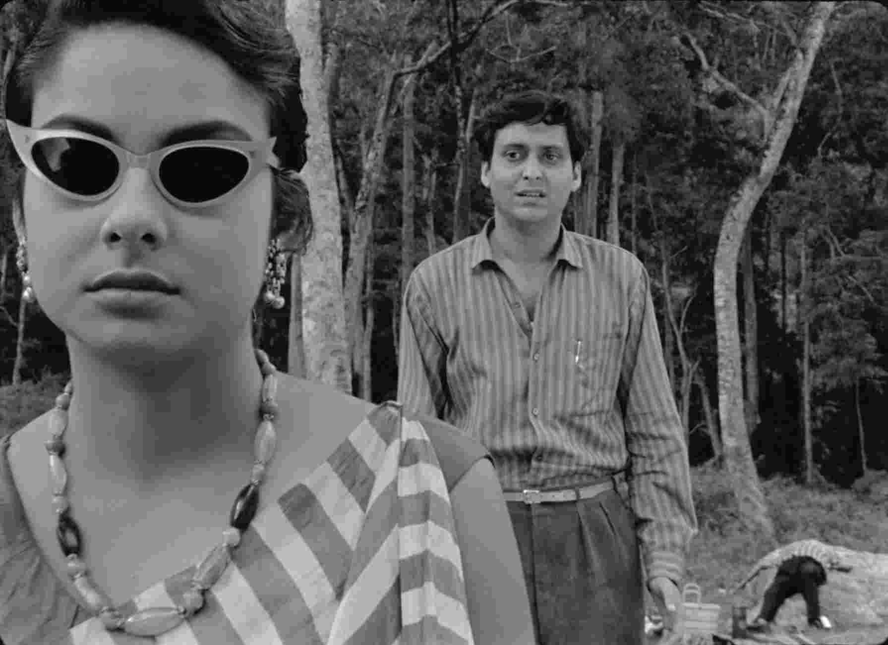 Soumitra Chatterjee and Madhabi Mukherjee in Kapurush (1965)