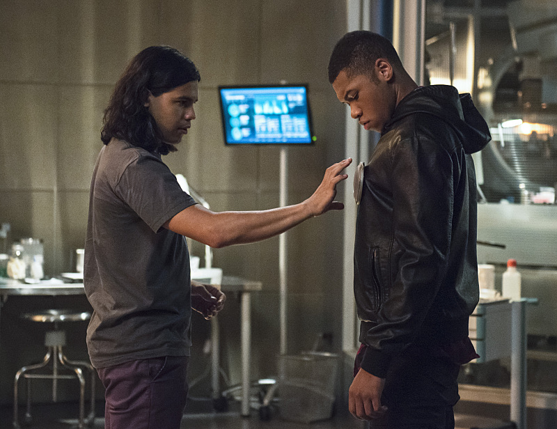 Still of Franz Drameh and Carlos Valdes in The Flash (2014)