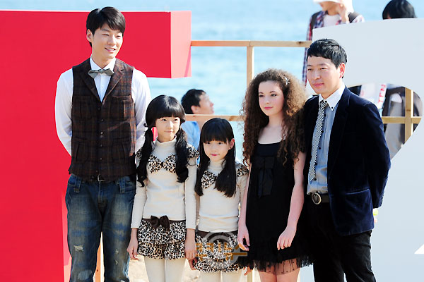 Director Lee SangWoo with cast of Barbie: Lee CheonHe, the Kim sisters, and Cat Tebo