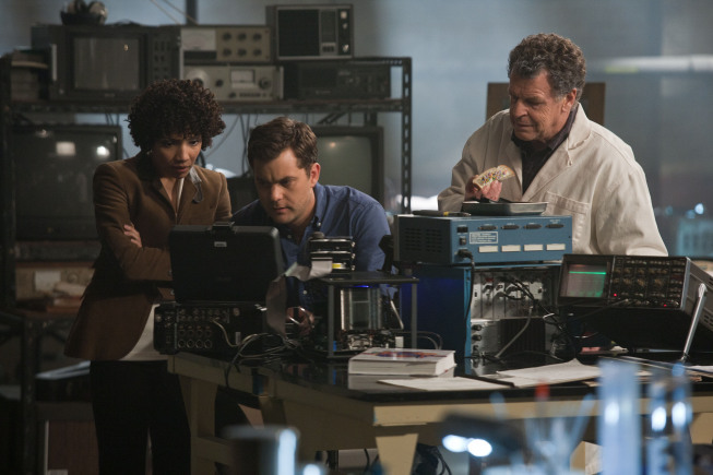 Still of Joshua Jackson, John Noble and Jasika Nicole in Ties riba (2008)