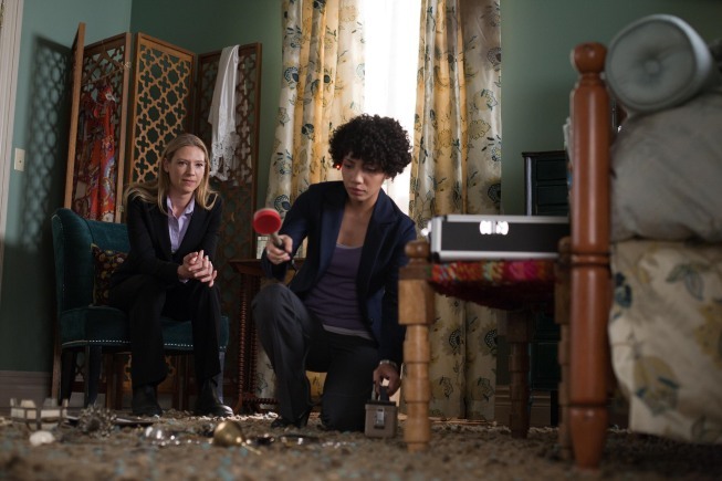 Still of Anna Torv and Jasika Nicole in Ties riba (2008)