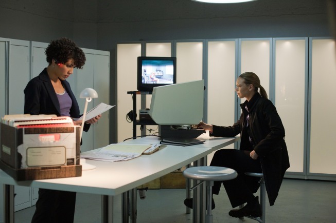 Still of Anna Torv and Jasika Nicole in Ties riba (2008)