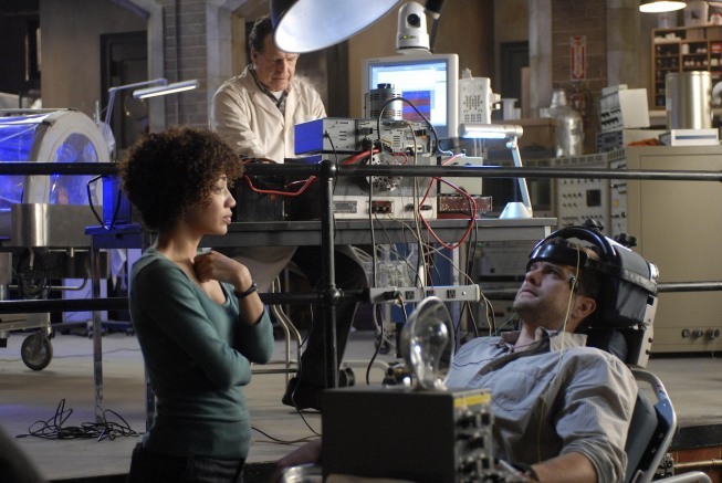 Still of Joshua Jackson, John Noble and Jasika Nicole in Ties riba (2008)