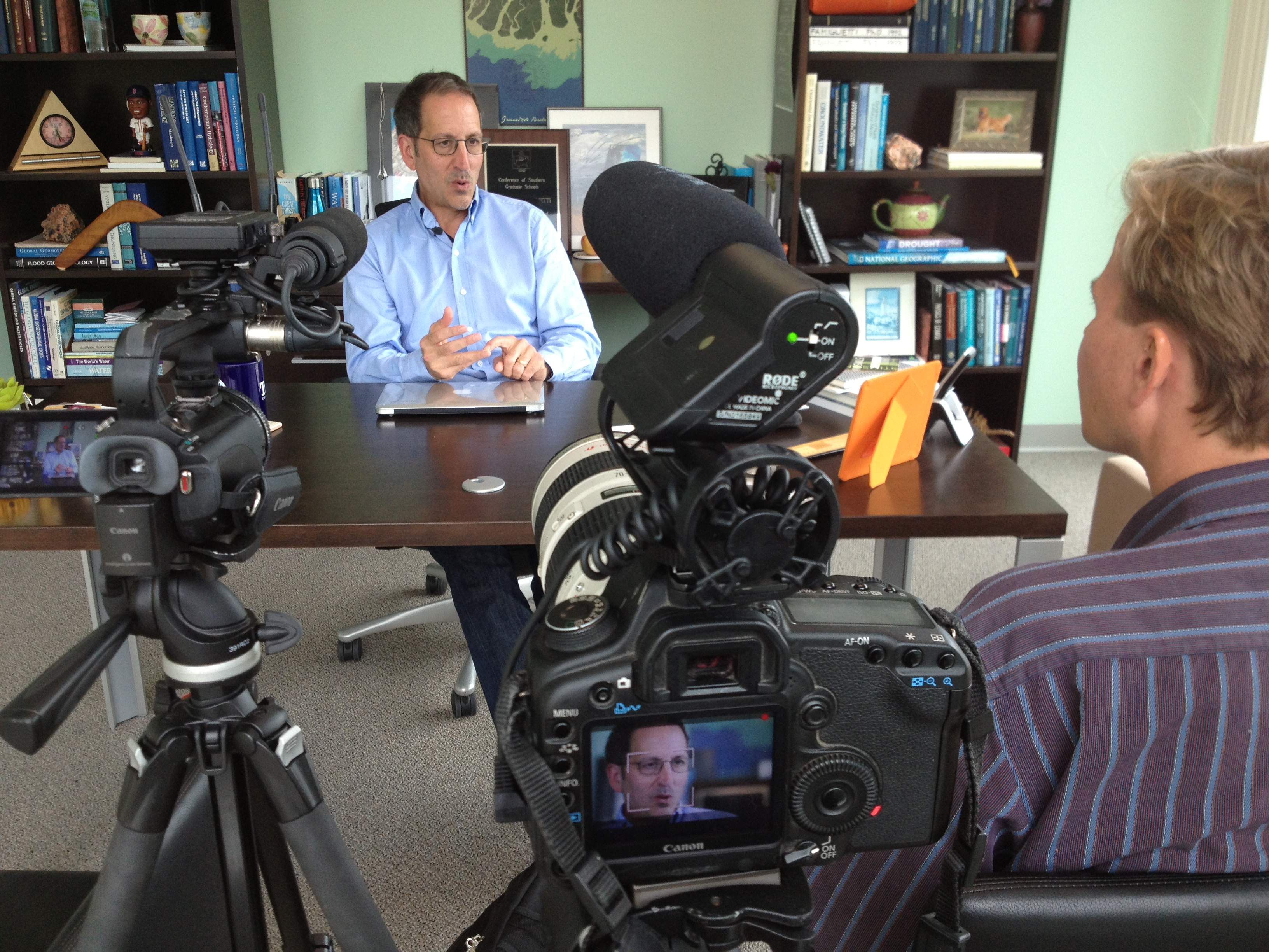Environmental reporter Ian James (The Desert Sun) interviews Jay Famiglietti at UC Irvine, July, 2013.