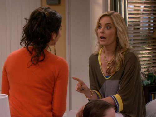 Still of Christina Moore and Molly Ephraim in Last Man Standing (2011)