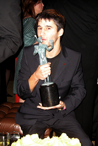 Josh Wood holds SAG Award at the 15th Annual Screen Actors Guild Awards at the Shrine Auditorium on January 25, 2009 in Los Angeles, California.