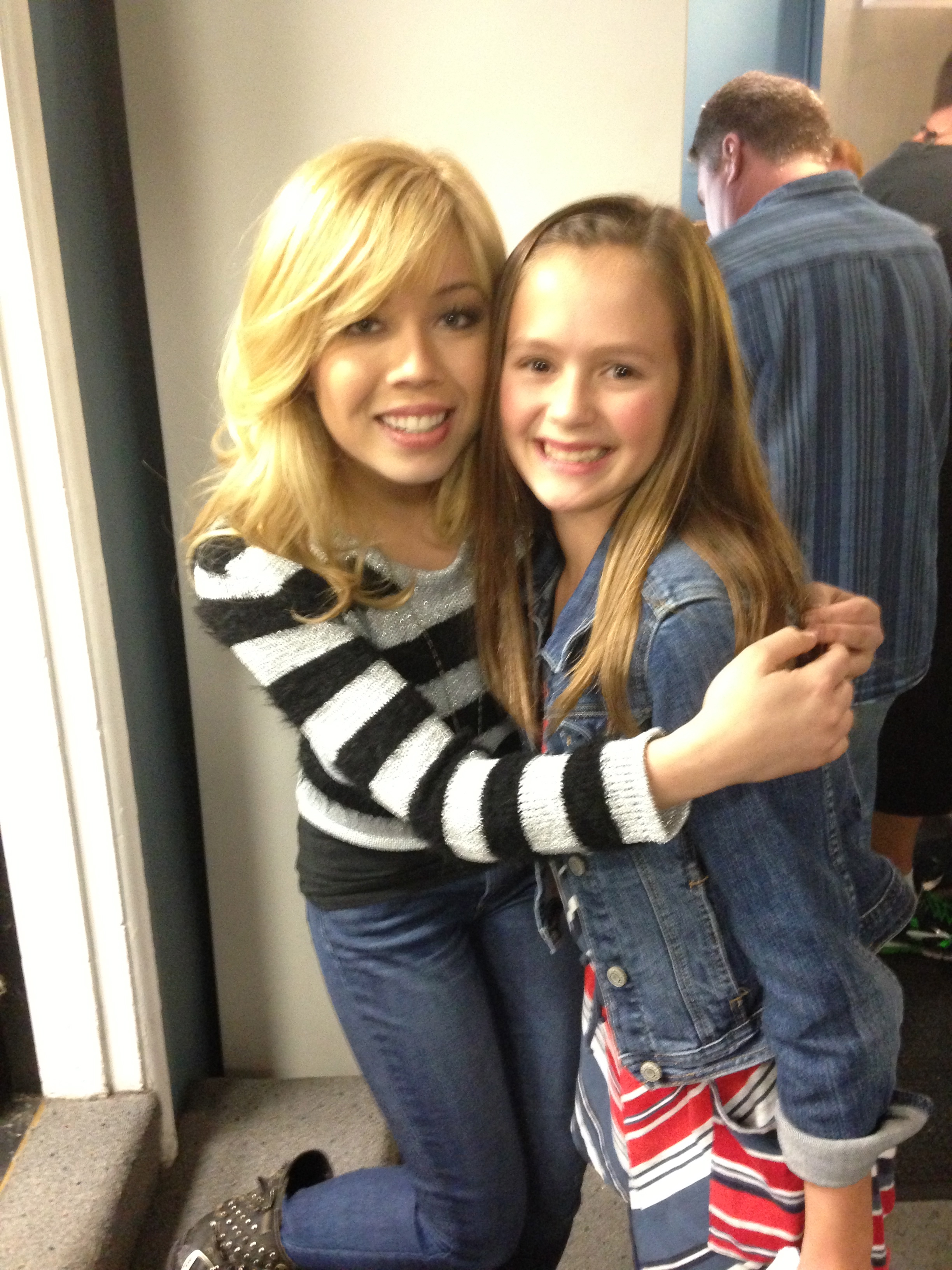 On set of Sam & Cat working with Jennette Mc Curdy.