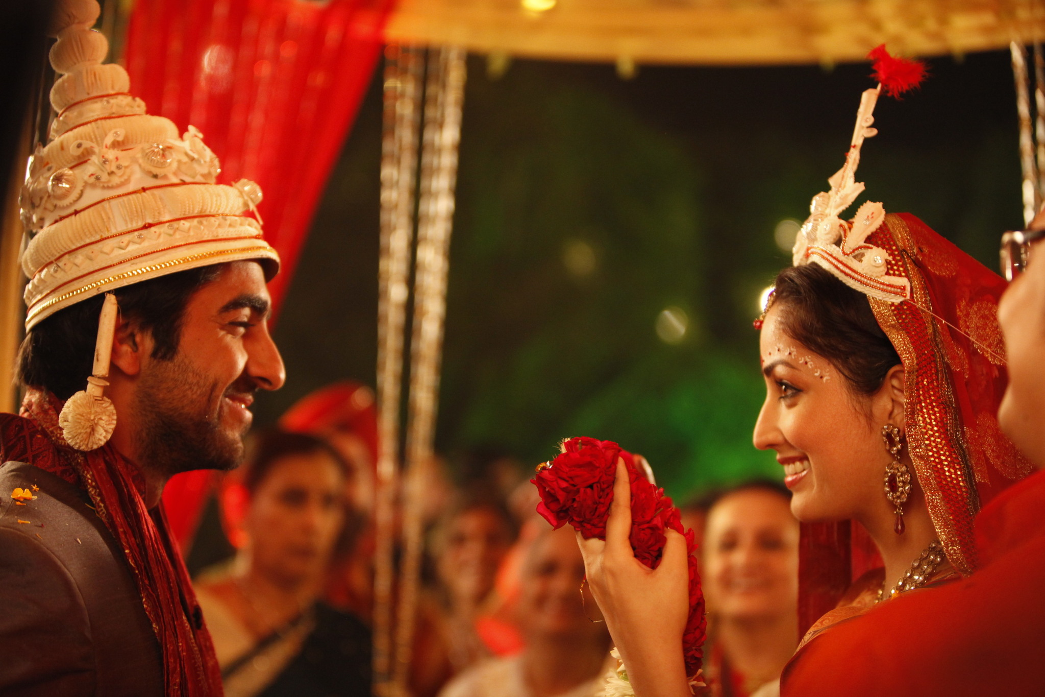 Still of Yami Gautam and Ayushmann Khurrana in Vicky Donor (2012)