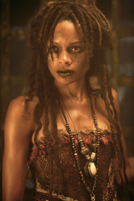 Still of Naomie Harris in Karibu piratai: pasaulio pakrasty (2007)
