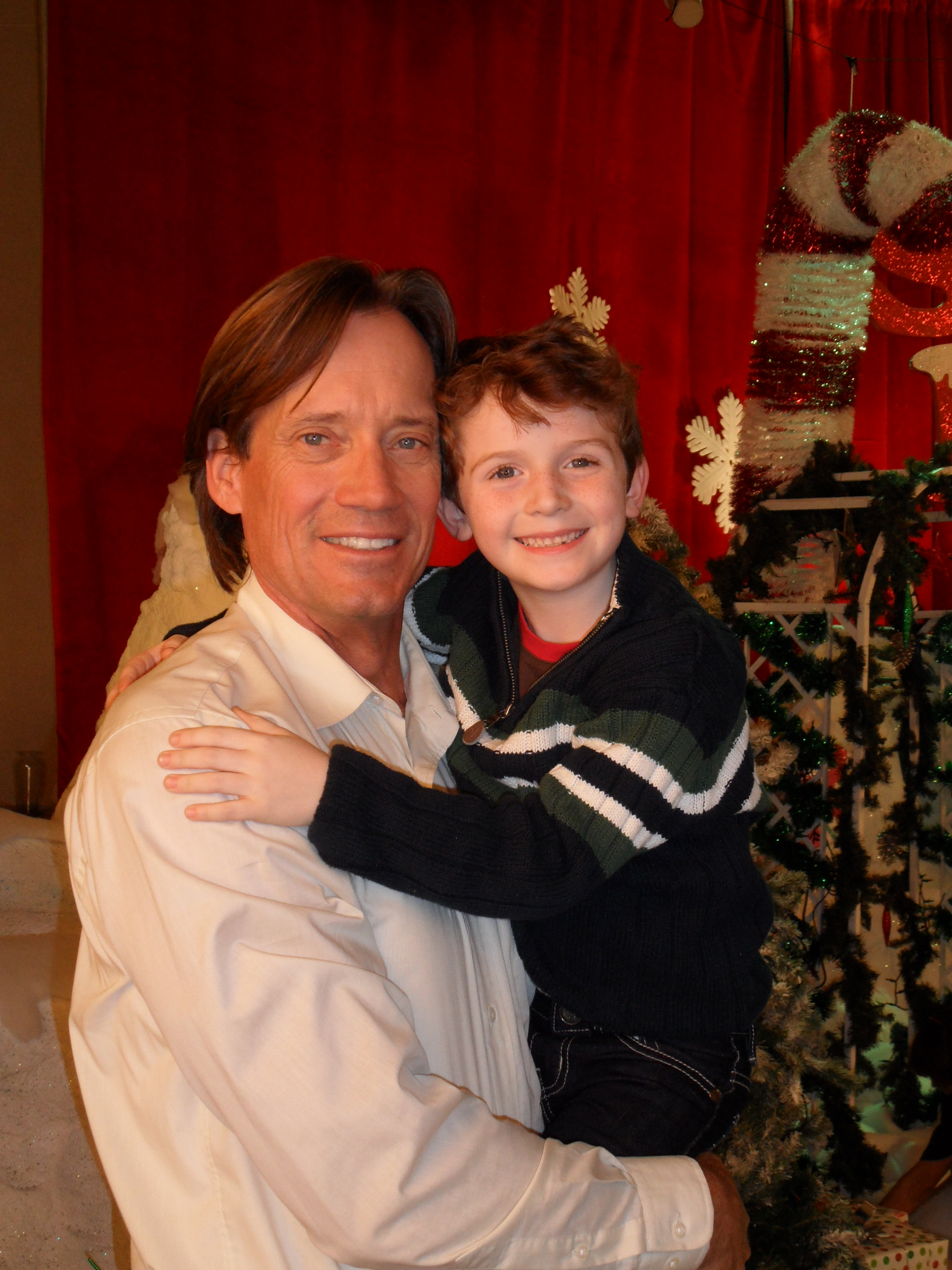 Santa Suit (TV movie) - on set with Kevin Sorbo (Hercules) Sept. 2010