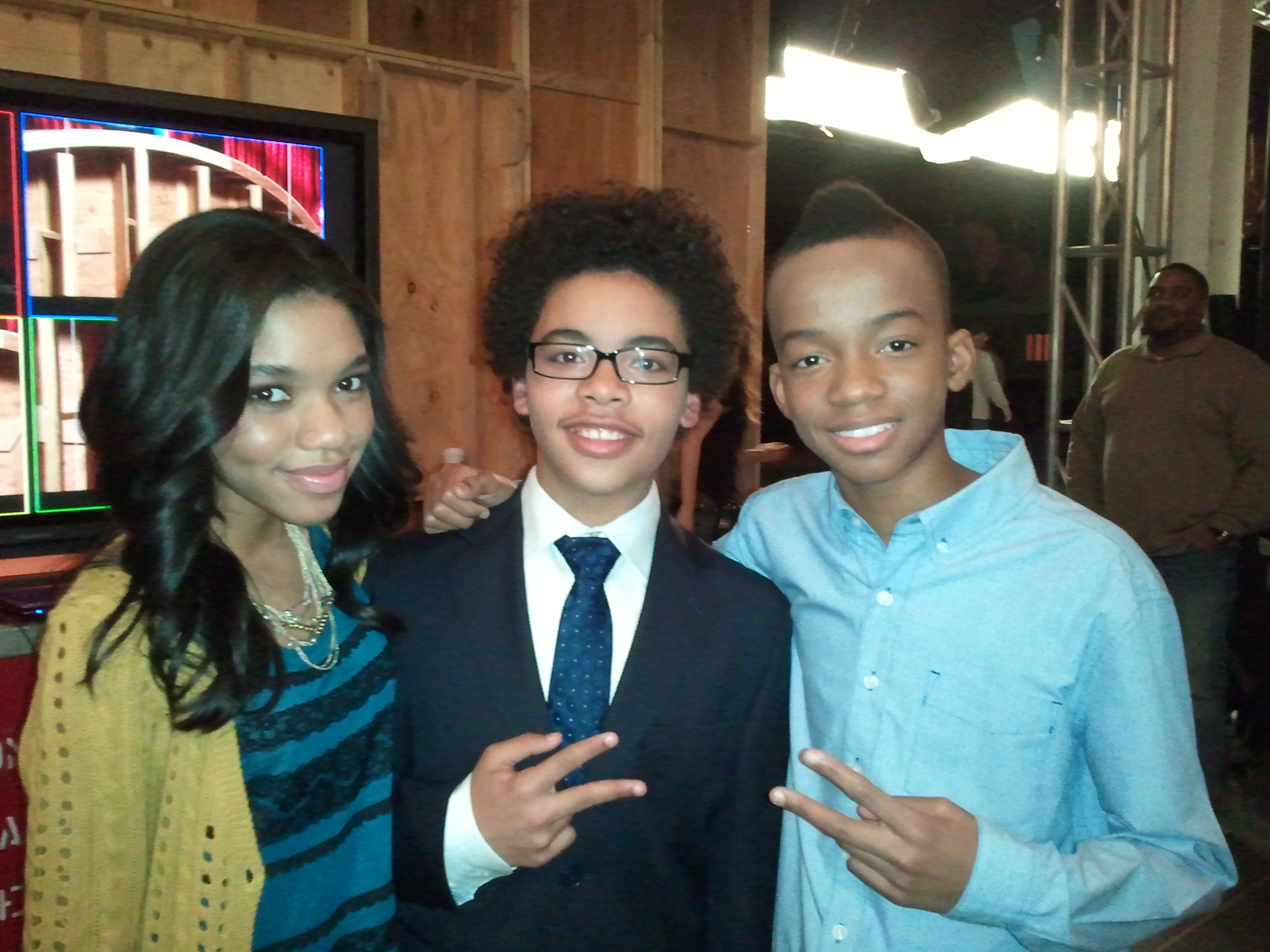 Devon with Teala Dunn and Coy Stewart during filming of an episode of Are We There Yet?