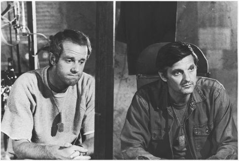 Still of Alan Alda and Mike Farrell in M*A*S*H (1972)