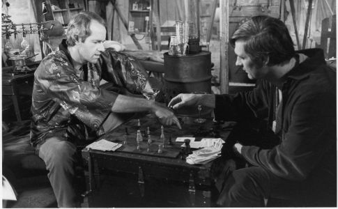 Still of Alan Alda and Mike Farrell in M*A*S*H (1972)