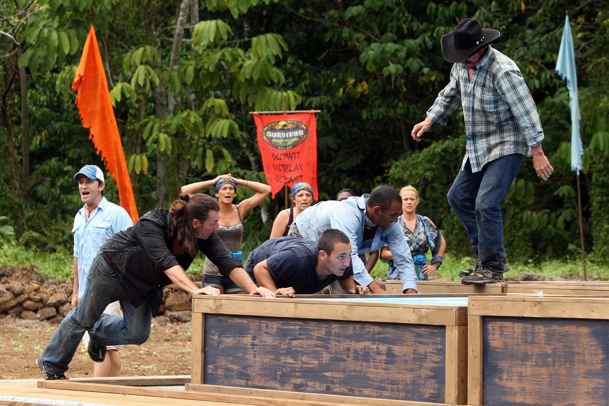 Still of Jeff Probst, Albert Destrade, Christine Shields Markoski, Mikayla Wingle and Brandon Hantz in Survivor (2000)