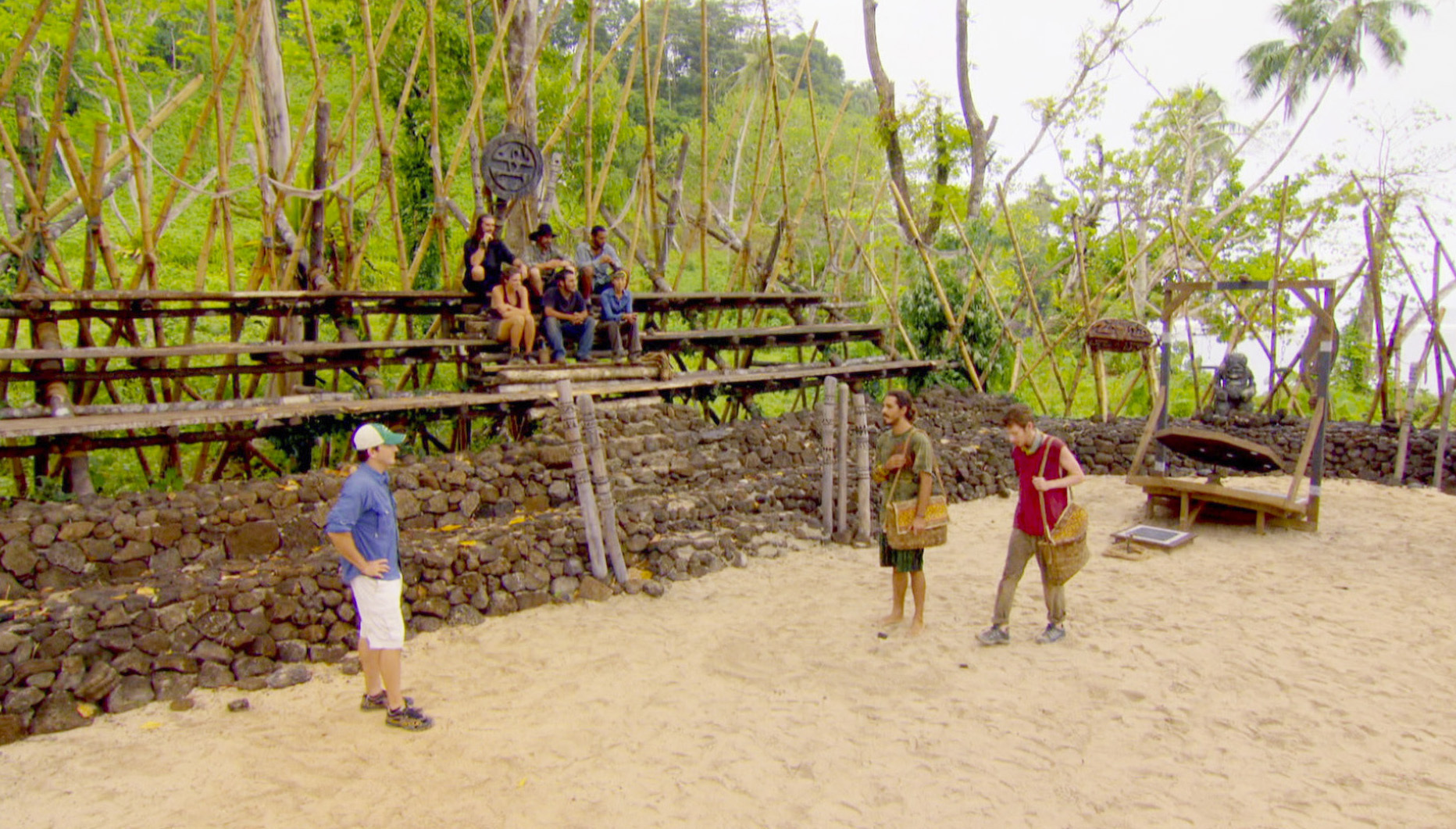 Still of Jeff Probst, Albert Destrade, Edna Ma and Brandon Hantz in Survivor (2000)