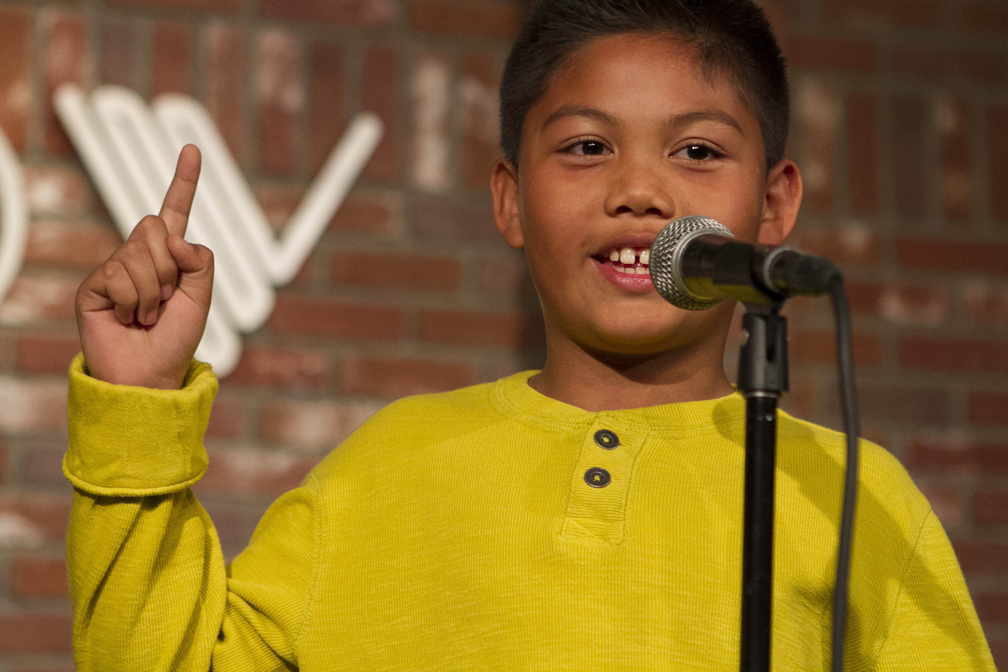 Jordan Besana performing at the Hollywood Improv