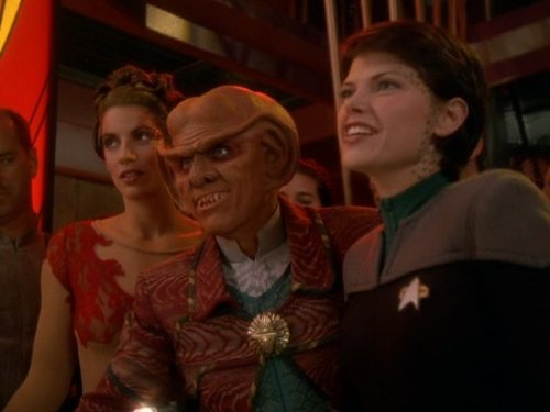 Still of Armin Shimerman, Nicole de Boer and Cathy DeBuono in Star Trek: Deep Space Nine (1993)