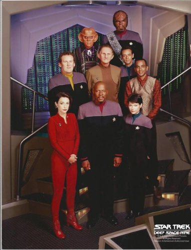 Michael Dorn, Colm Meaney, Nana Visitor, Avery Brooks, Armin Shimerman, Rene Auberjonois, Nicole de Boer, Cirroc Lofton and Alexander Siddig in Star Trek: Deep Space Nine (1993)