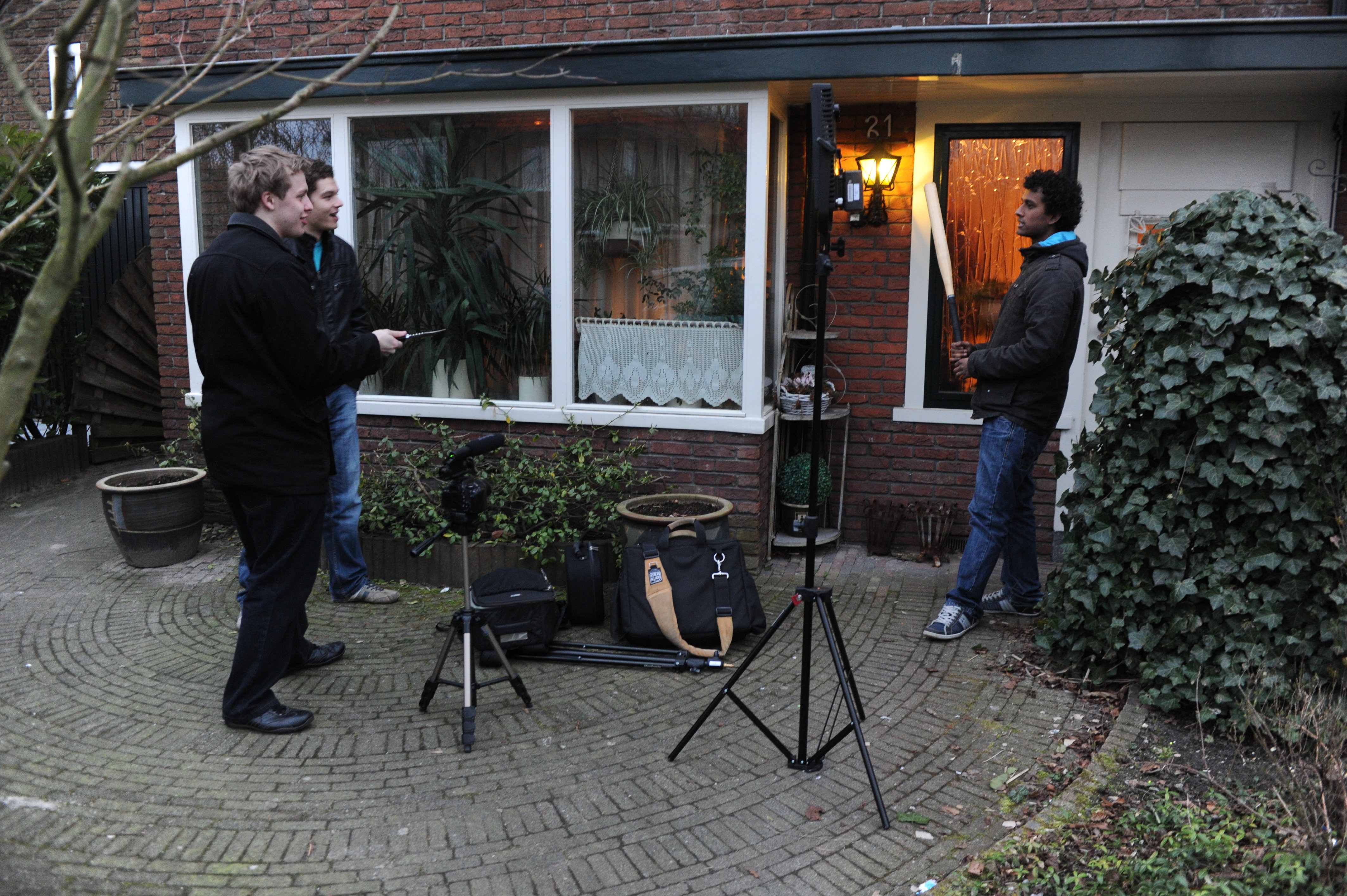 Wouter Hermans, J.P. Ramackers and Ruwan Suresh Heggelman in De Schoonmakers (2012)