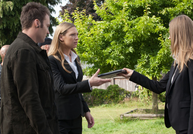 Still of Seth Gabel and Anna Torv in Ties riba (2008)