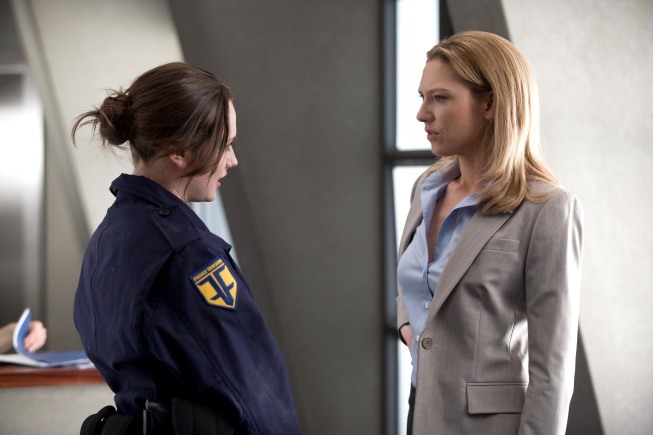 Still of Anna Torv and Emily Meade in Ties riba (2008)