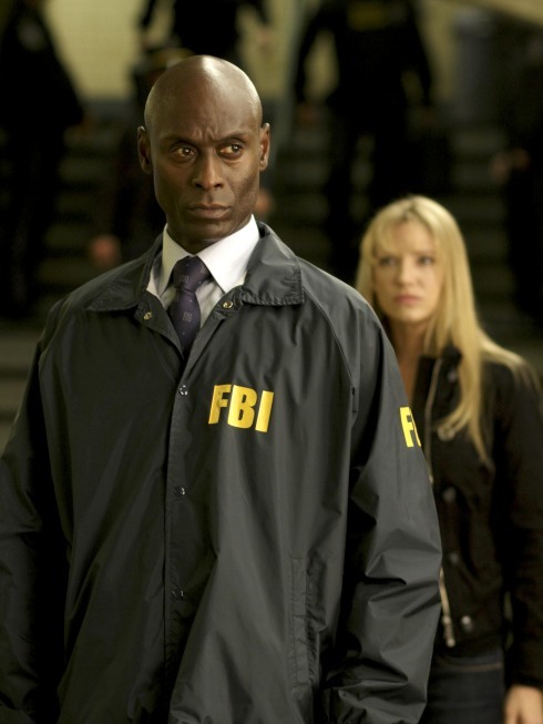 Still of Lance Reddick and Anna Torv in Ties riba (2008)